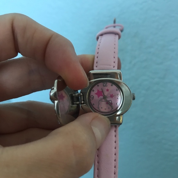 Watch Hello Kitty - Picture 3 of 4